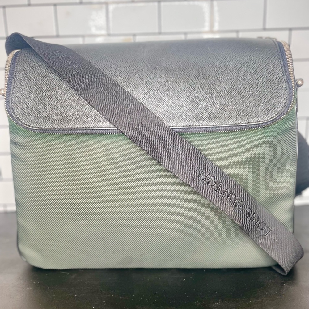 Authentic Louis Vuitton Taimyr Green & Black Tiaga Leather Crossbody Messenger